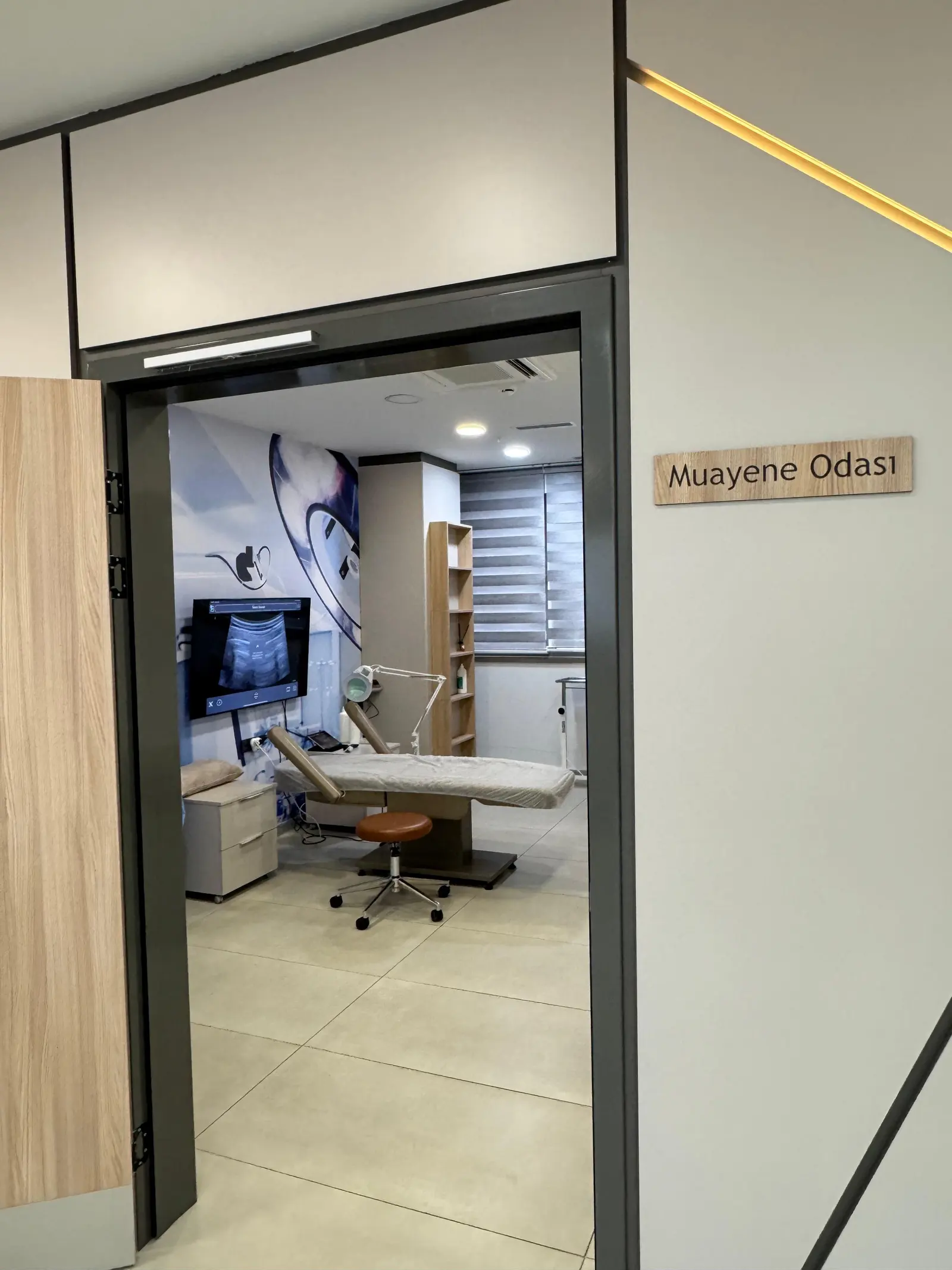 Clinic-provided photograph of Dr Erkan Yıldırım
