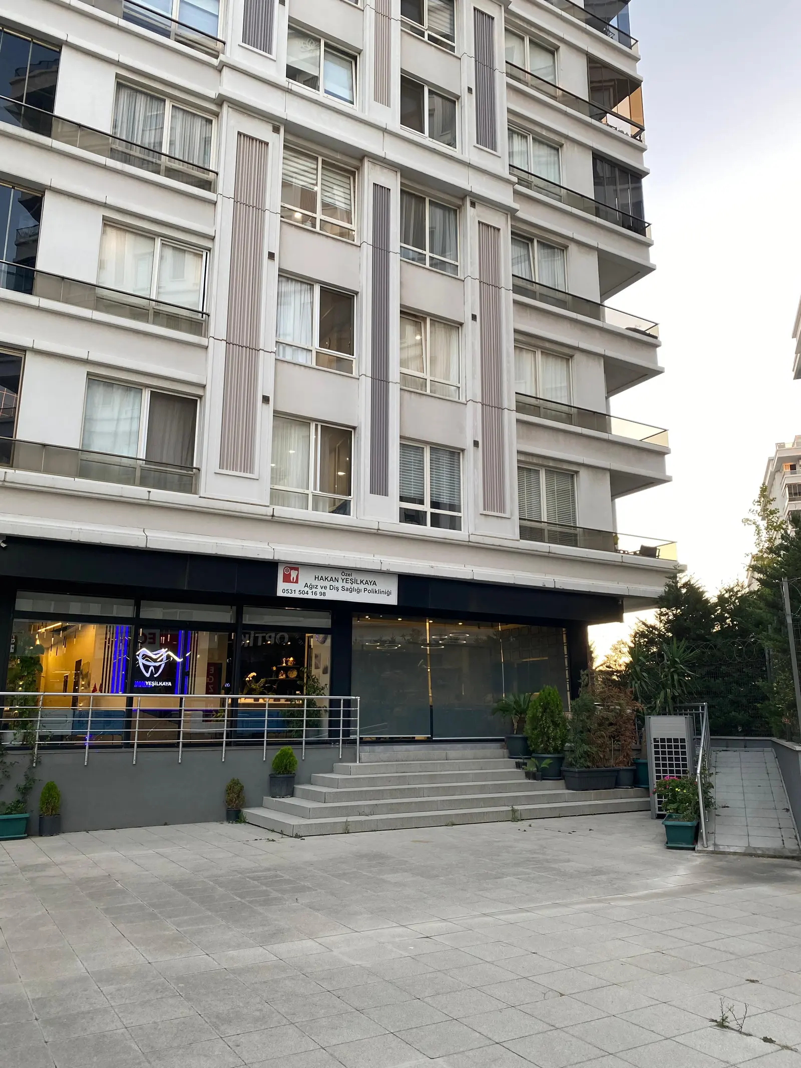 Von der Klinik bereitgestelltes Foto von Hakan Yeşilkaya Zahnklinik