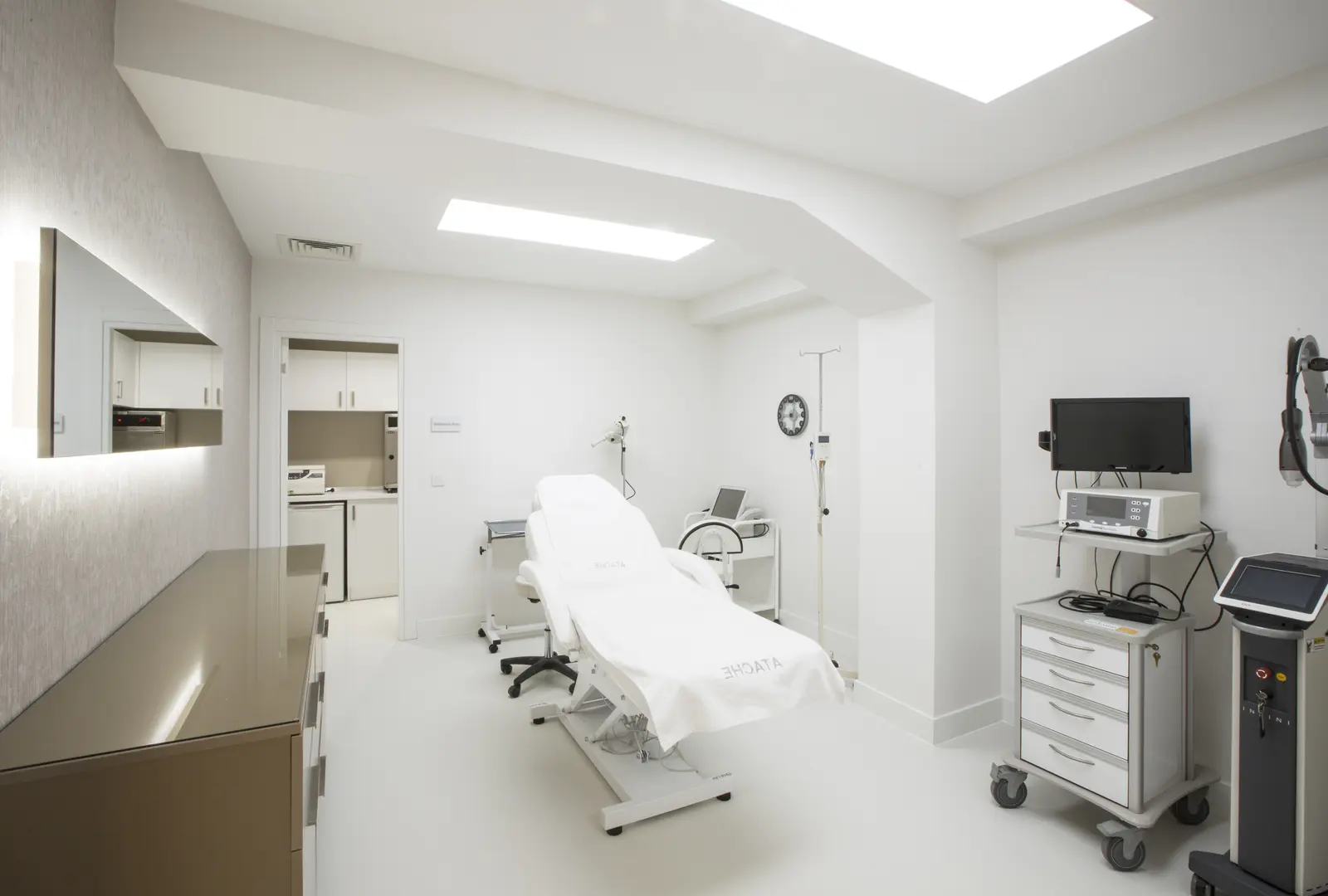 Clinic-provided photograph of Dr Arda Katırcıoğlu