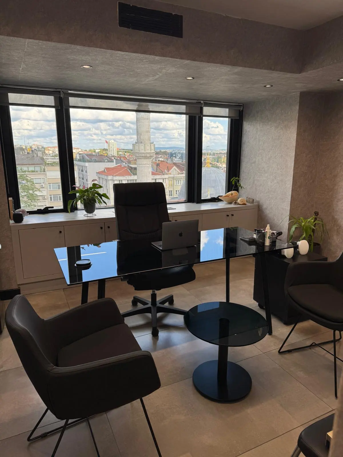 Clinic-provided photograph of Dr Çağrı Altuntaş