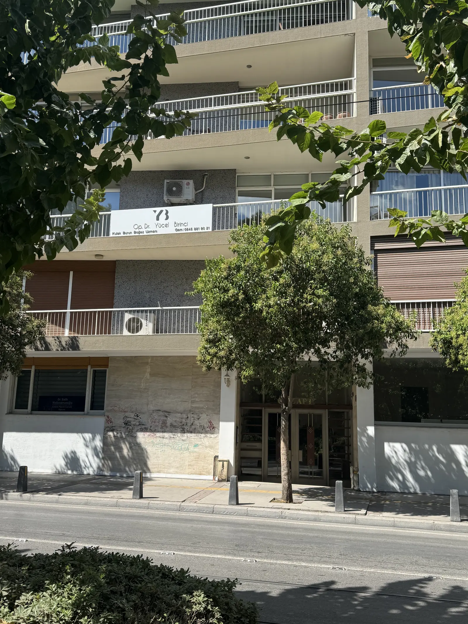 Clinic-provided photograph of Dr Yücel Birinci