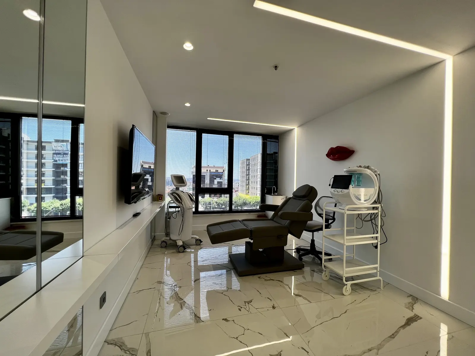 Clinic-provided photograph of Dr Hakan Tüfekçi