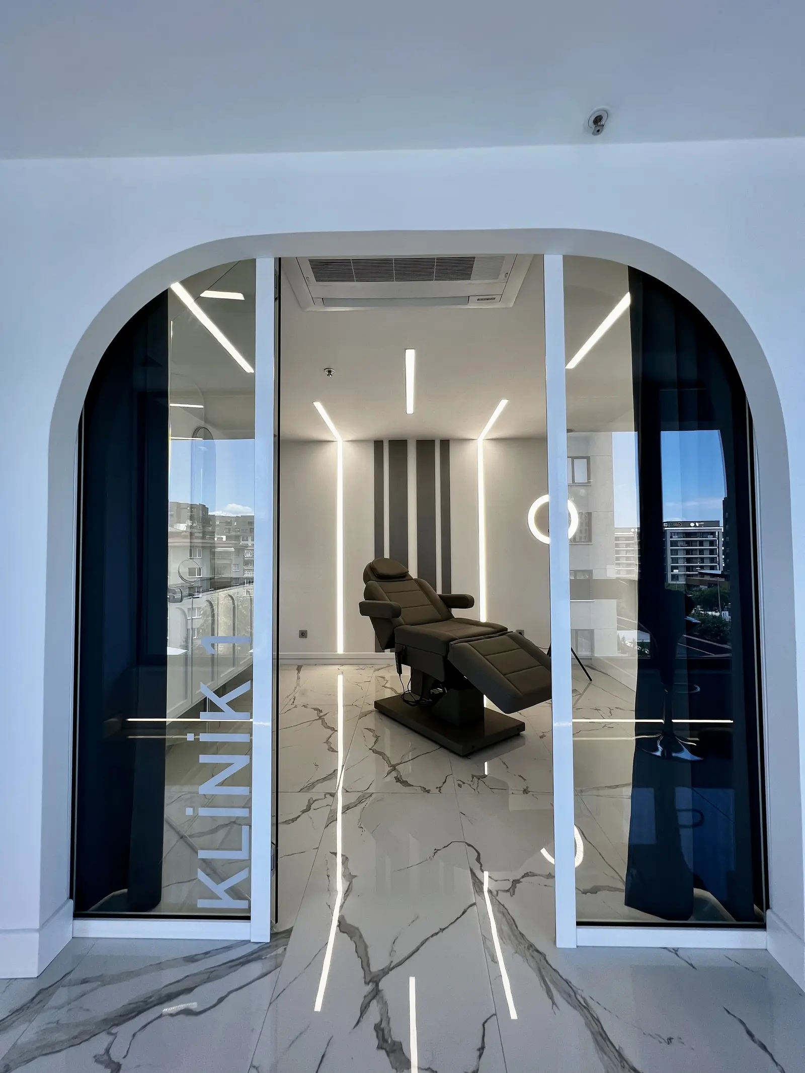 Clinic-provided photograph of Dr Hakan Tüfekçi