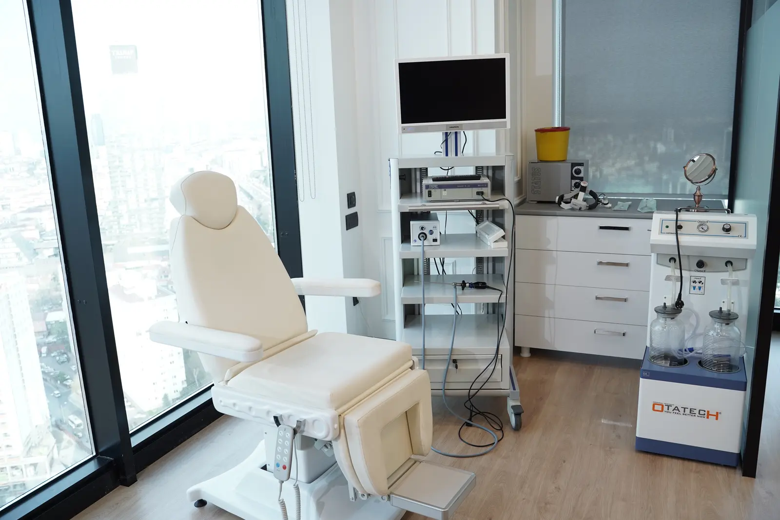 Clinic-provided photograph of Assoc. Prof. Dr Mehmet Emre Dinç