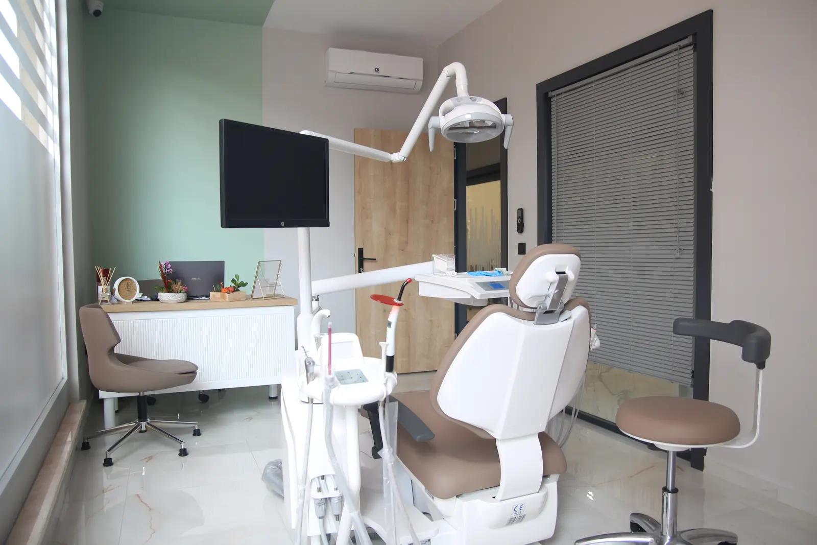 Clinic-provided photograph of Venüs Dental