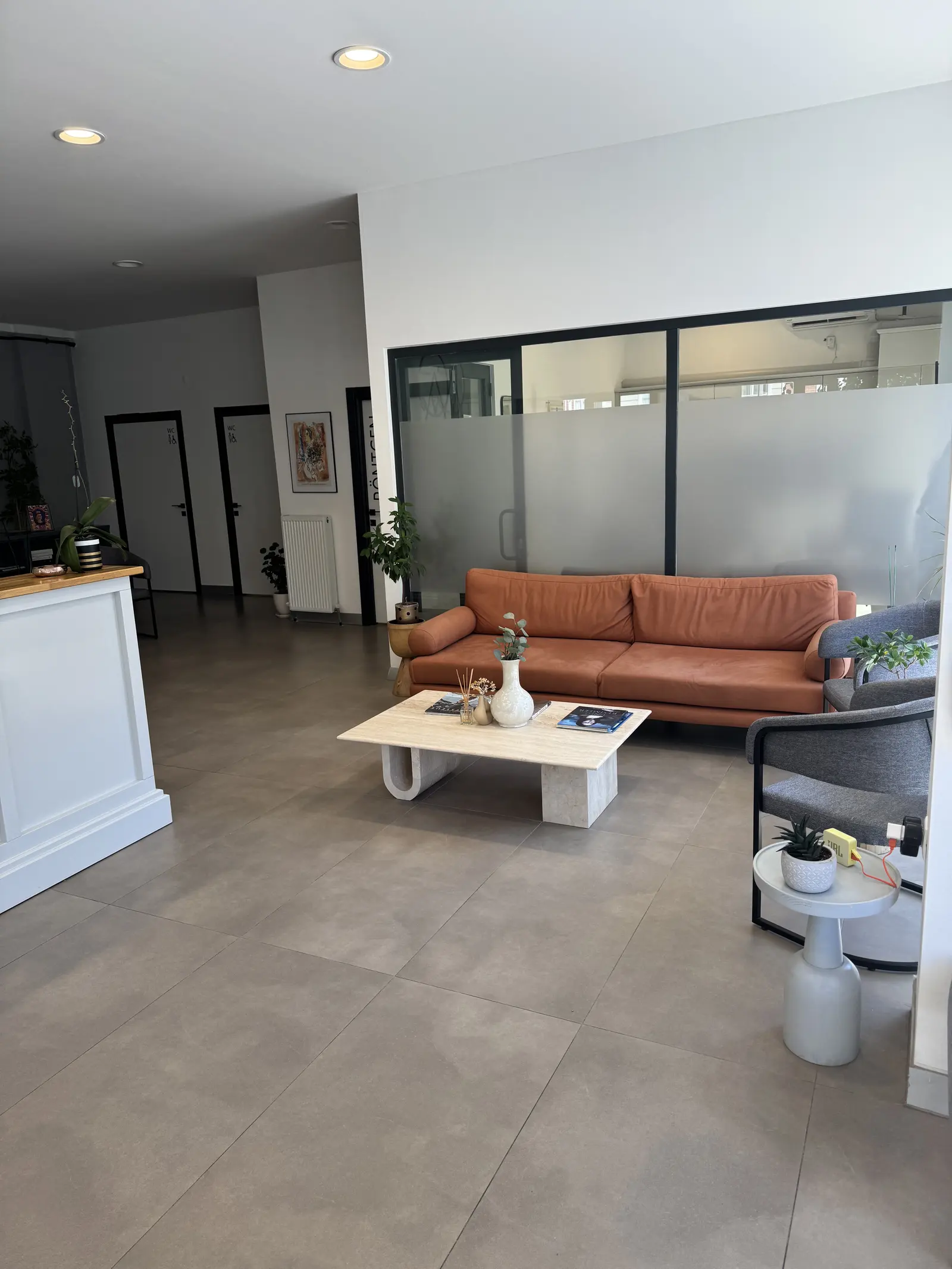 Clinic-provided photograph of Dent Assos