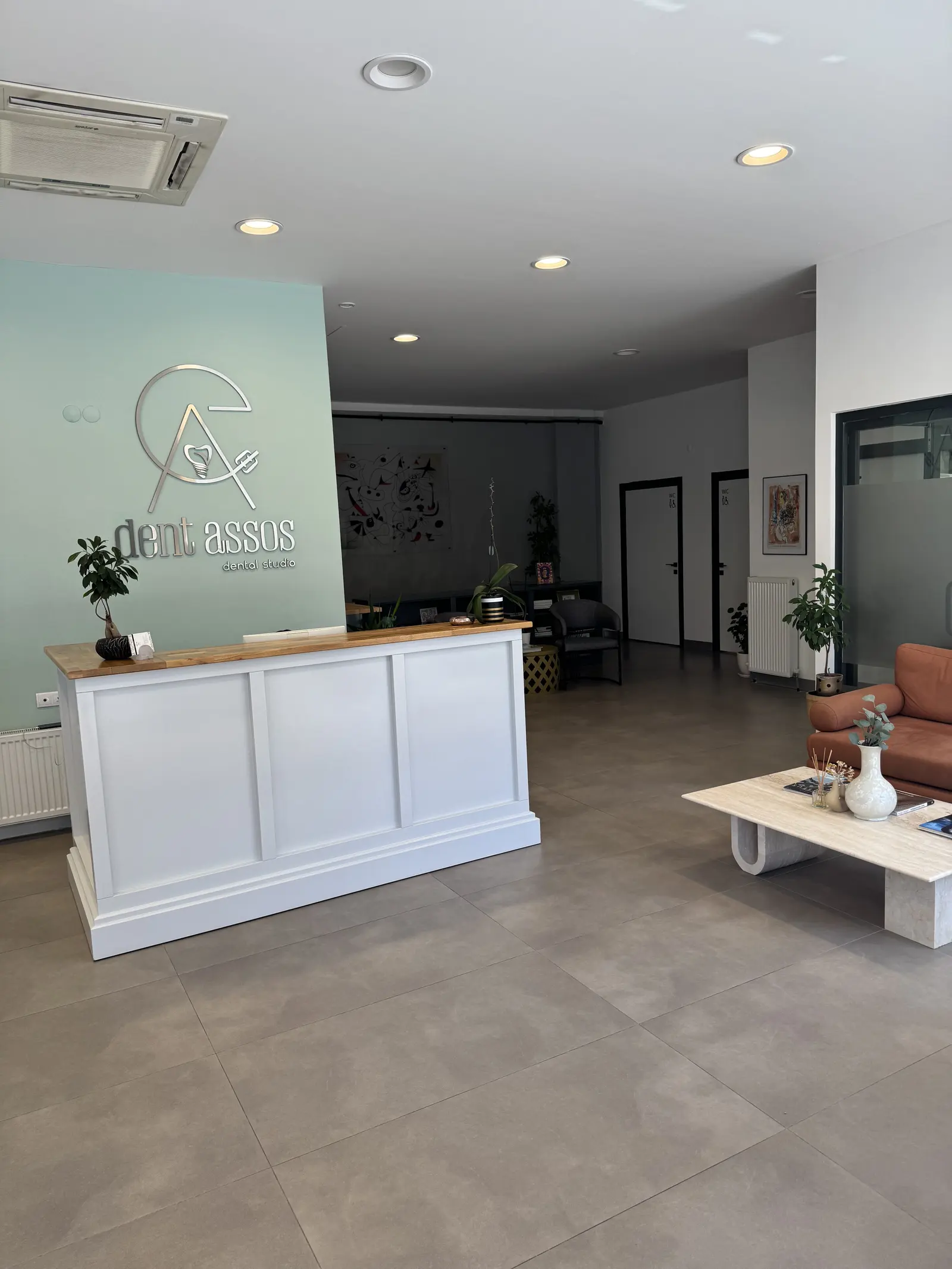 Clinic-provided photograph of Dent Assos