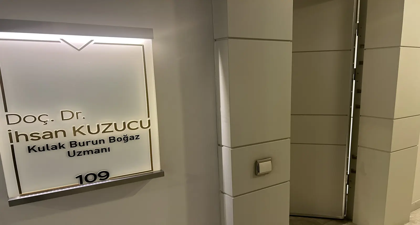 Clinic-provided photograph of Assoc. Prof. Dr İhsan Kuzucu