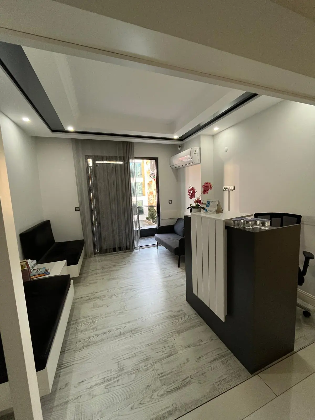 Clinic-provided photograph of Dr Kutay Taş