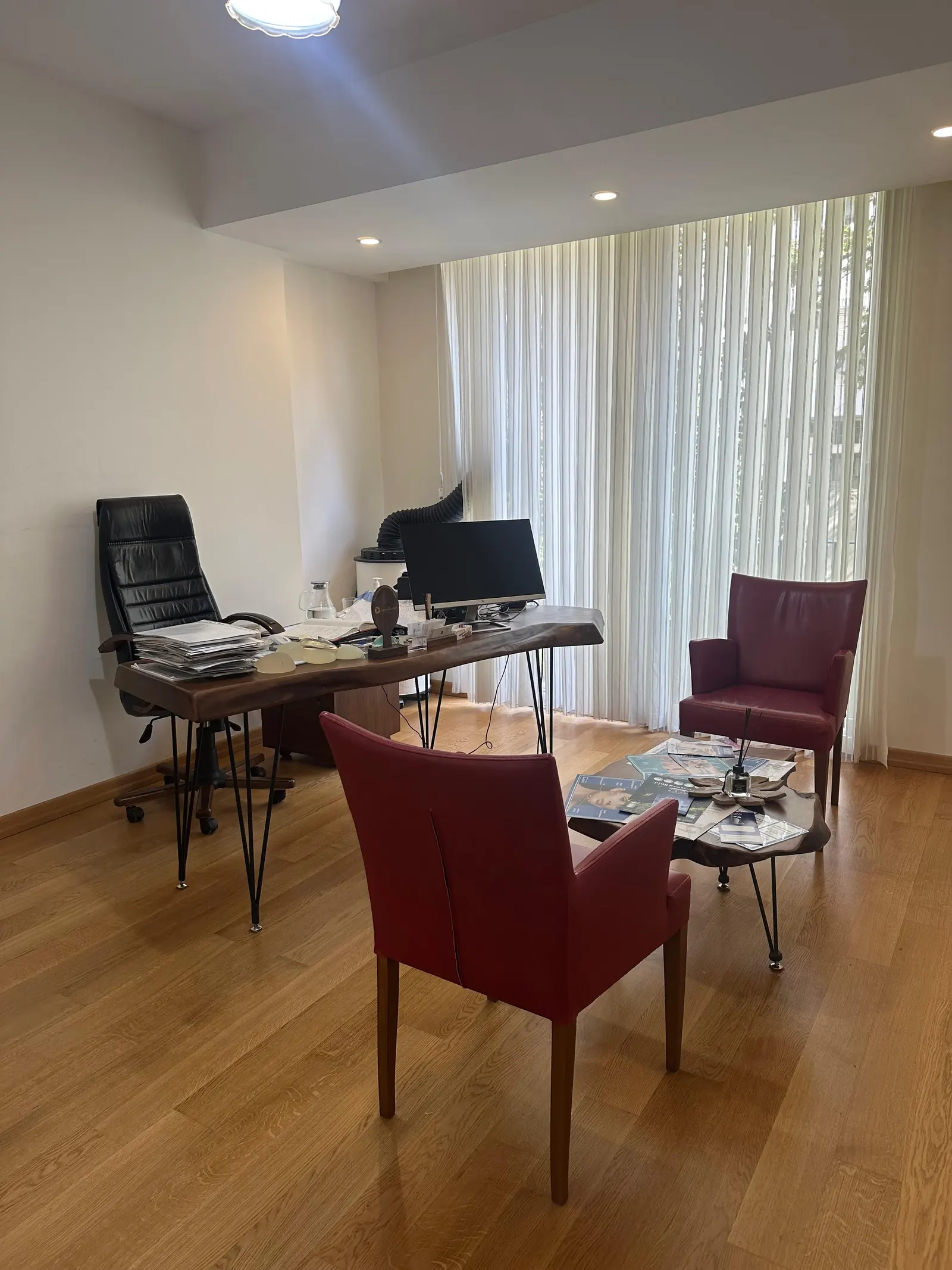 Clinic-provided photograph of Dr Esra Çelik Şenel