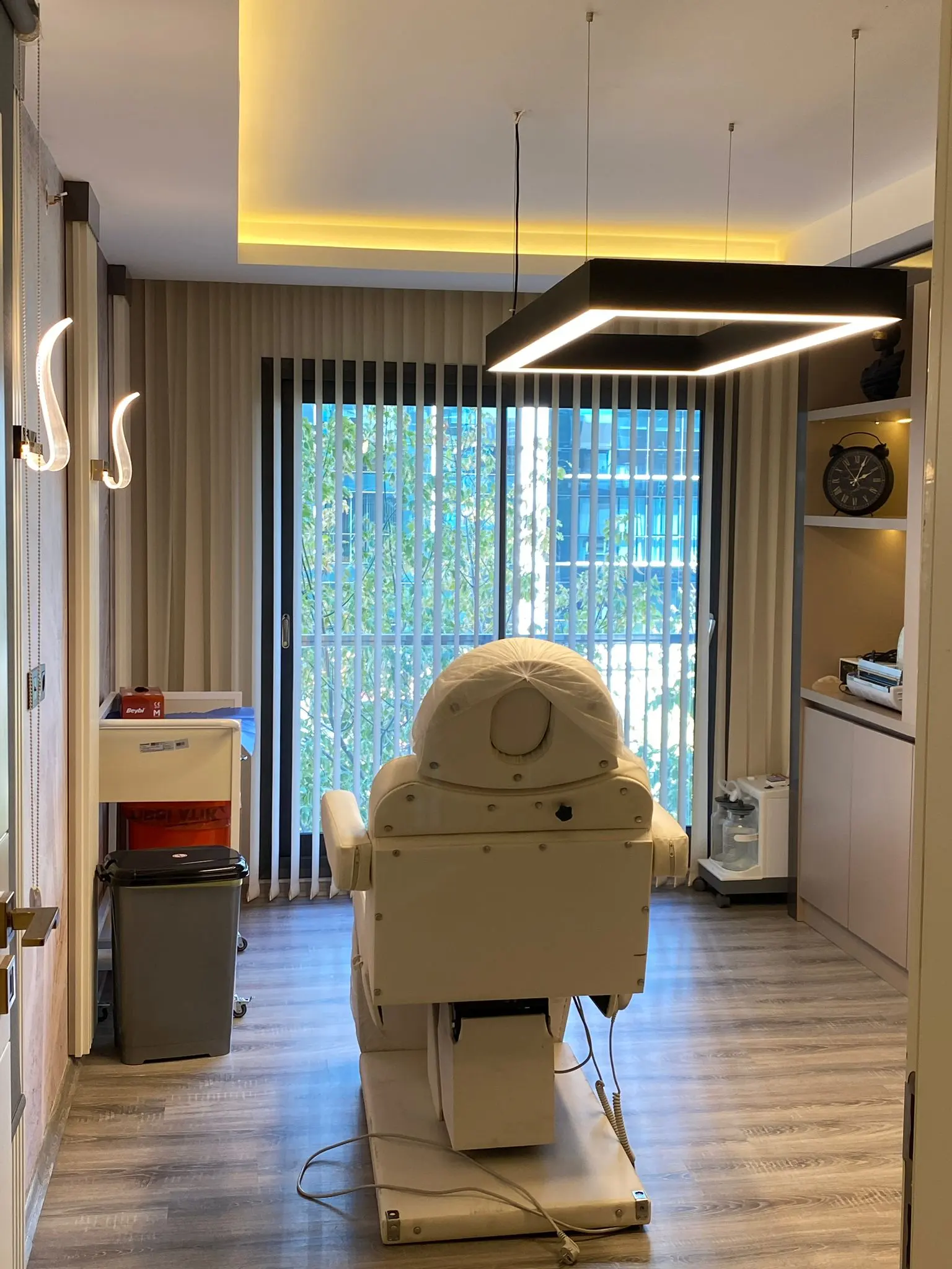 Clinic-provided photograph of Dr Merve Özkaya Ünsal