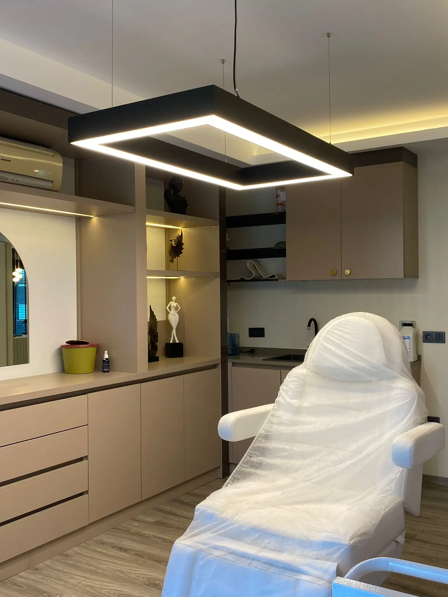 Clinic-provided photograph of Dr Merve Özkaya Ünsal