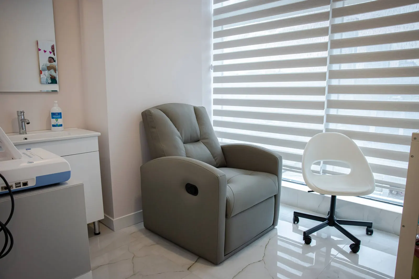 Clinic-provided photograph of Dr Nezaket Kadıoğlu