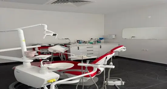 Clinic-provided photograph of Dent Hayat
