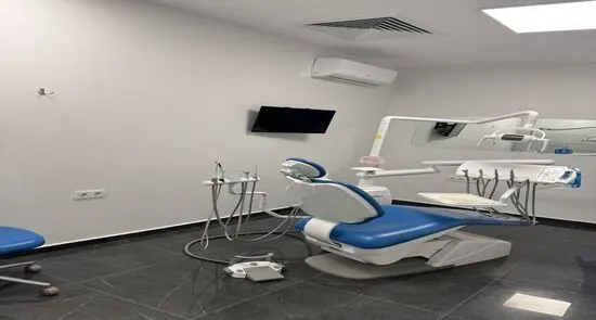 Clinic-provided photograph of Dent Hayat