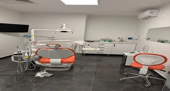 Clinic-provided photograph of Dent Hayat