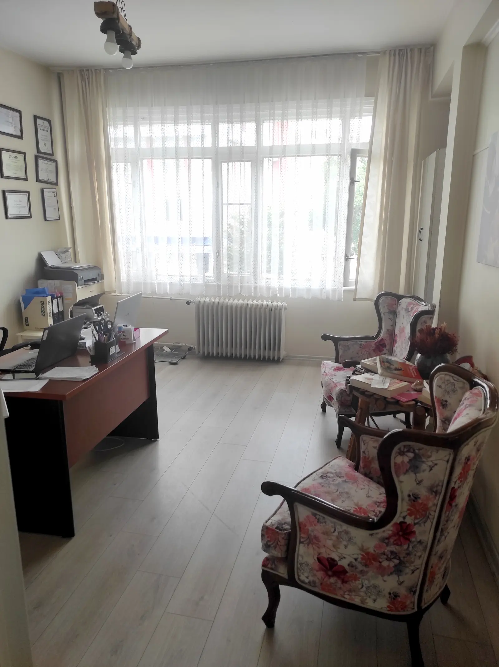 Clinic-provided photograph of Dr Ünzile Girişgin
