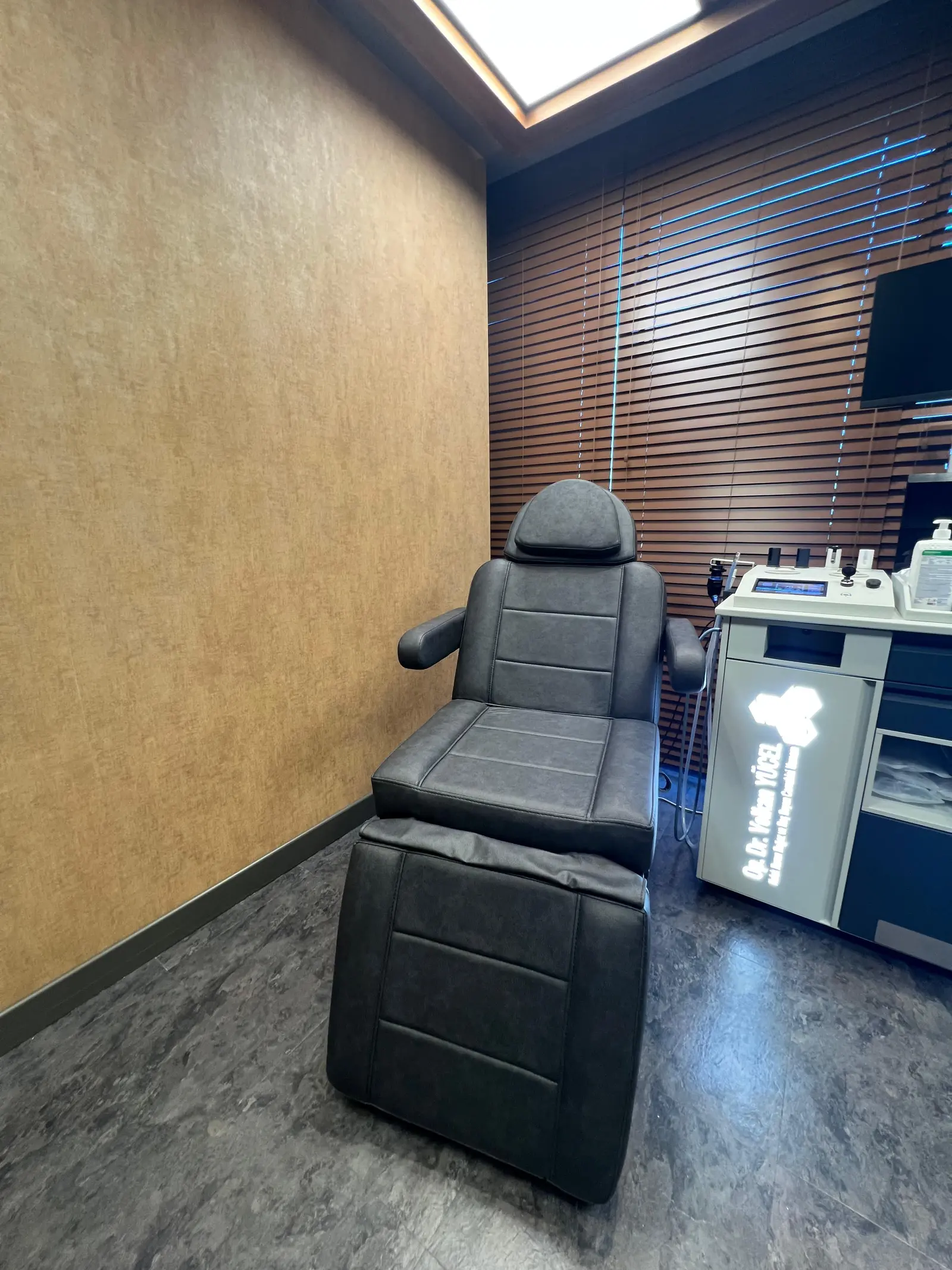 Clinic-provided photograph of Dr Volkan Yücel
