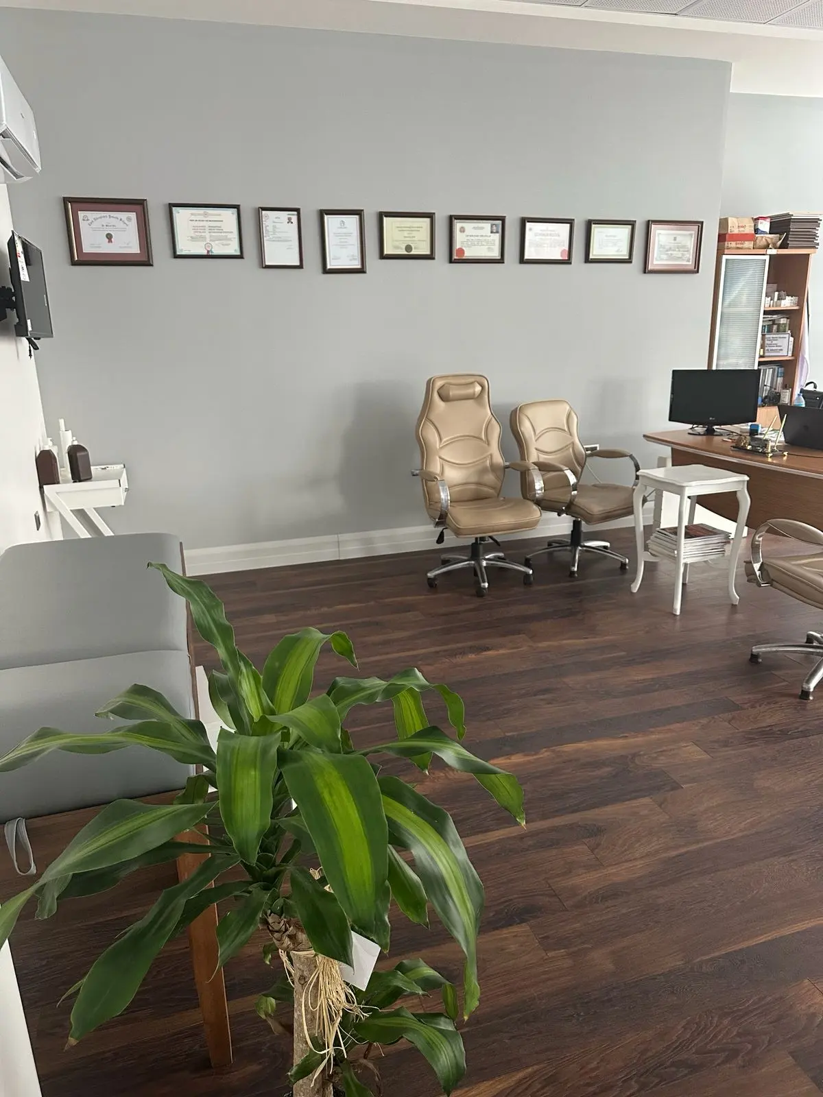 Clinic-provided photograph of Prof. Dr Bülent Düz
