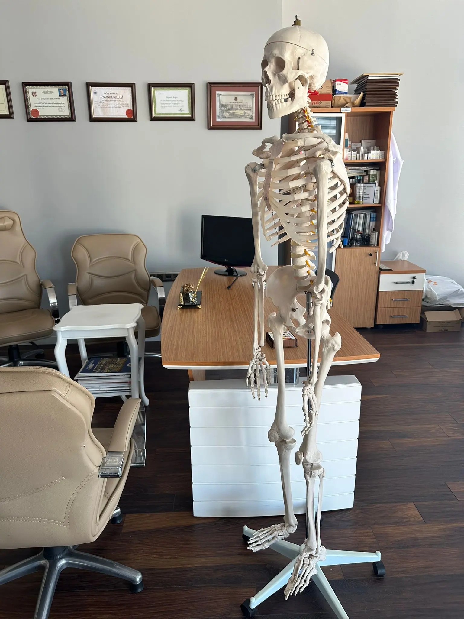 Clinic-provided photograph of Prof. Dr Bülent Düz