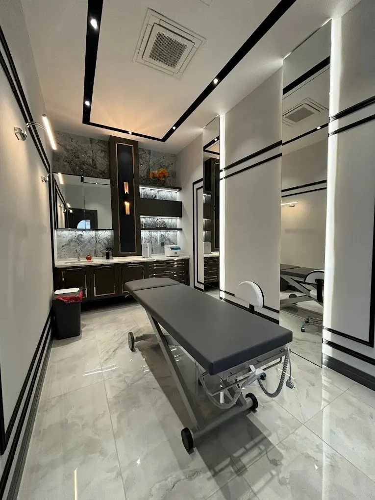 Clinic-provided photograph of Dr Mehmet Kerem Uzun