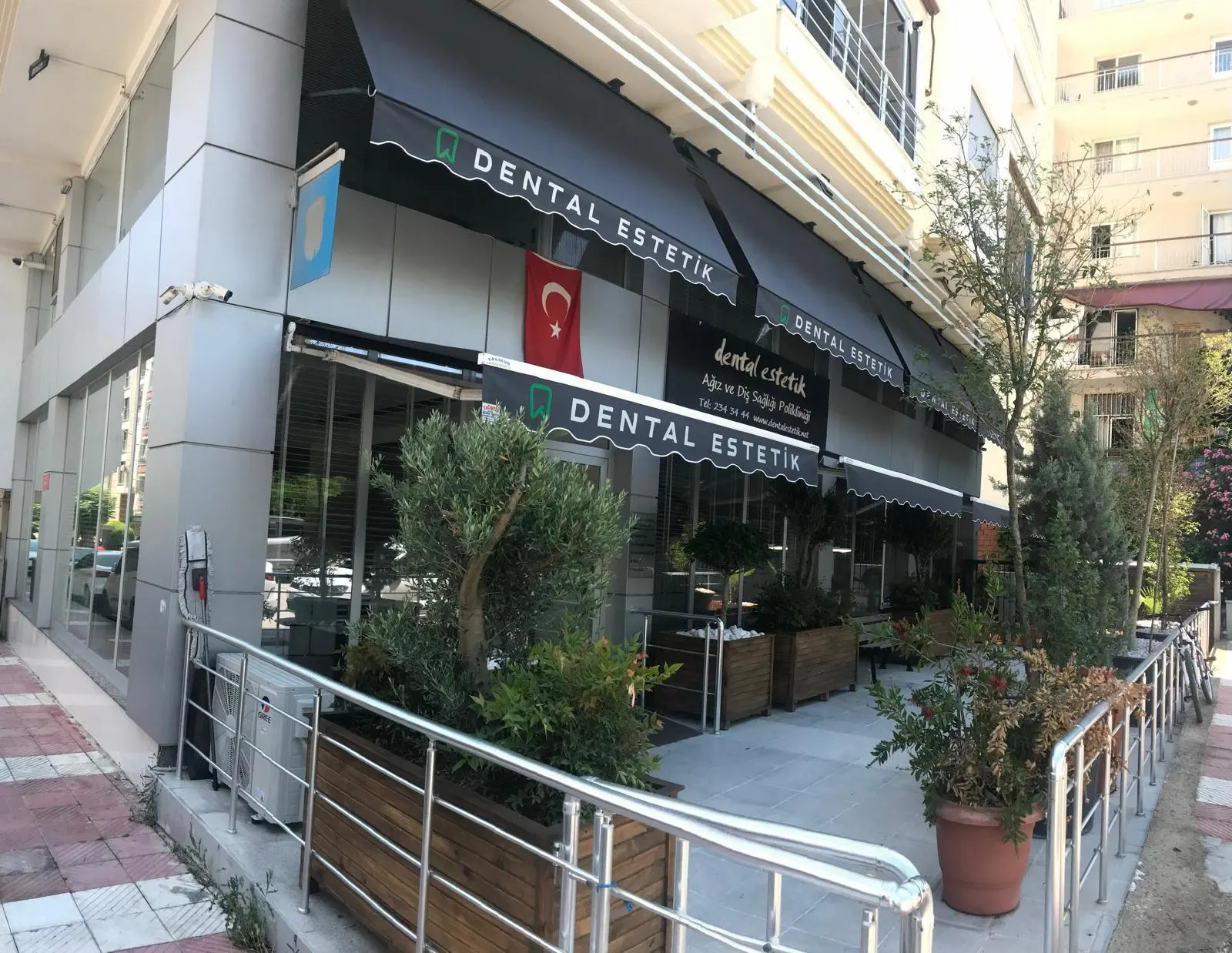 Clinic-provided photograph of Cosmetic Dental