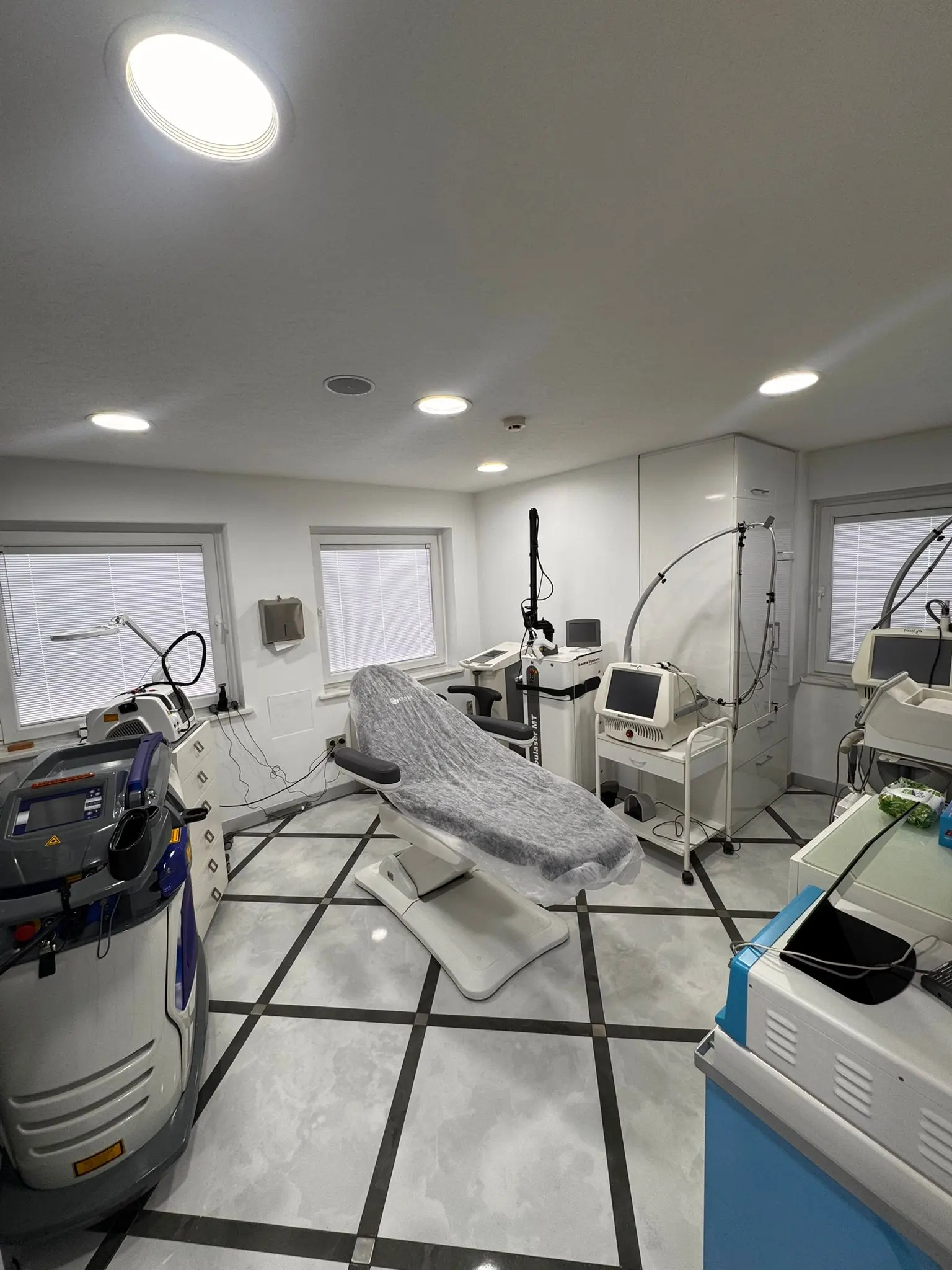 Clinic-provided photograph of Dr Ahmet Arif Eroğlu