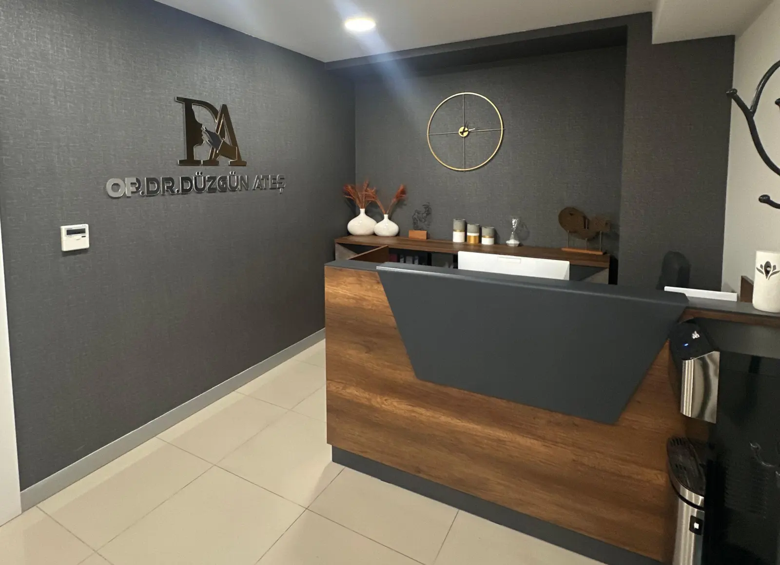 Von der Klinik bereitgestelltes Foto von Dr. Düzgün Ateş
