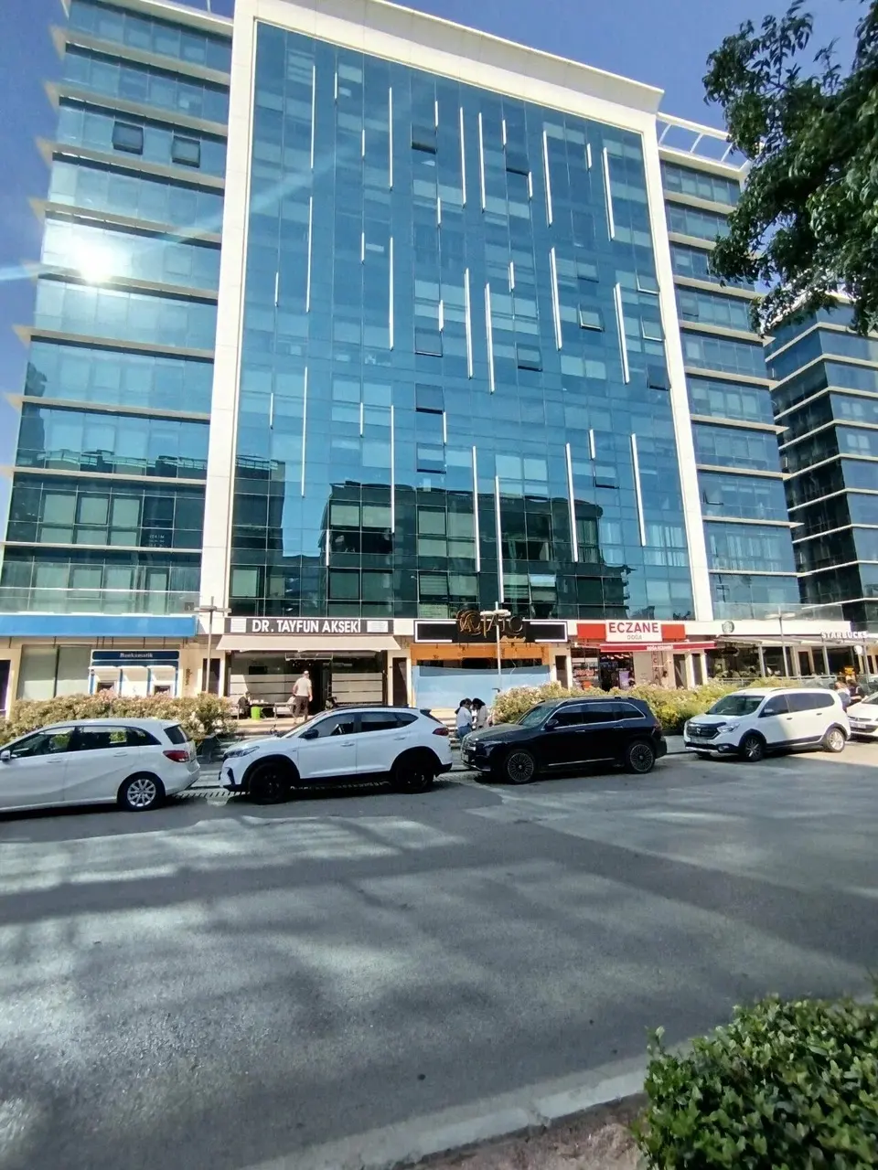 Von der Klinik bereitgestelltes Foto von Dr. Düzgün Ateş
