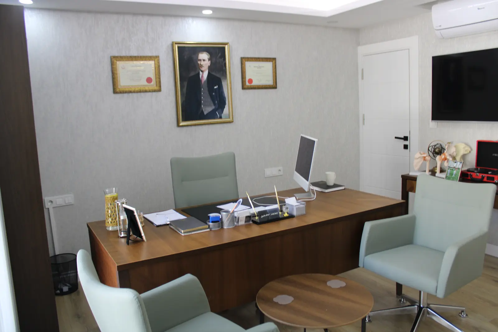 Von der Klinik bereitgestelltes Foto von Dr. Mesut Sançmış