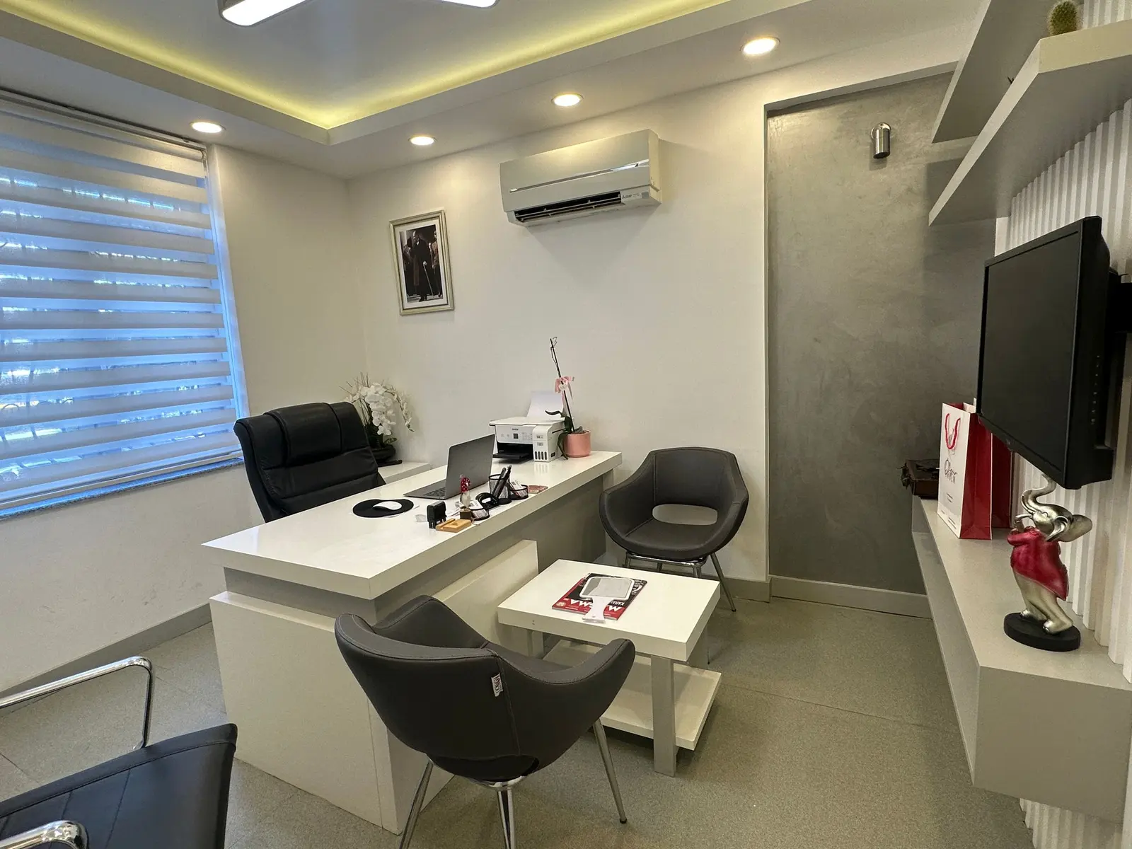 Clinic-provided photograph of Dr Özgür Erdem