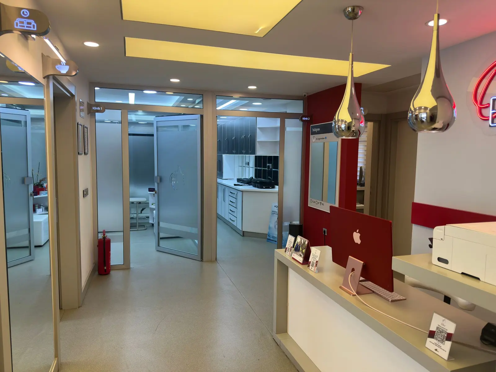 Clinic-provided photograph of Dr Özgür Erdem