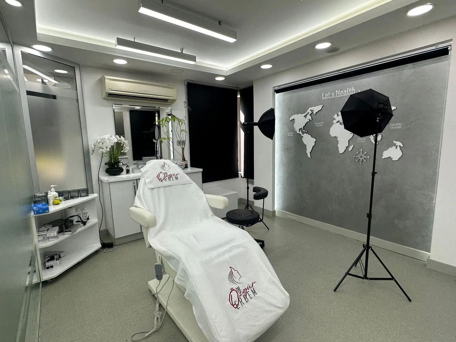 Clinic-provided photograph of Dr Özgür Erdem