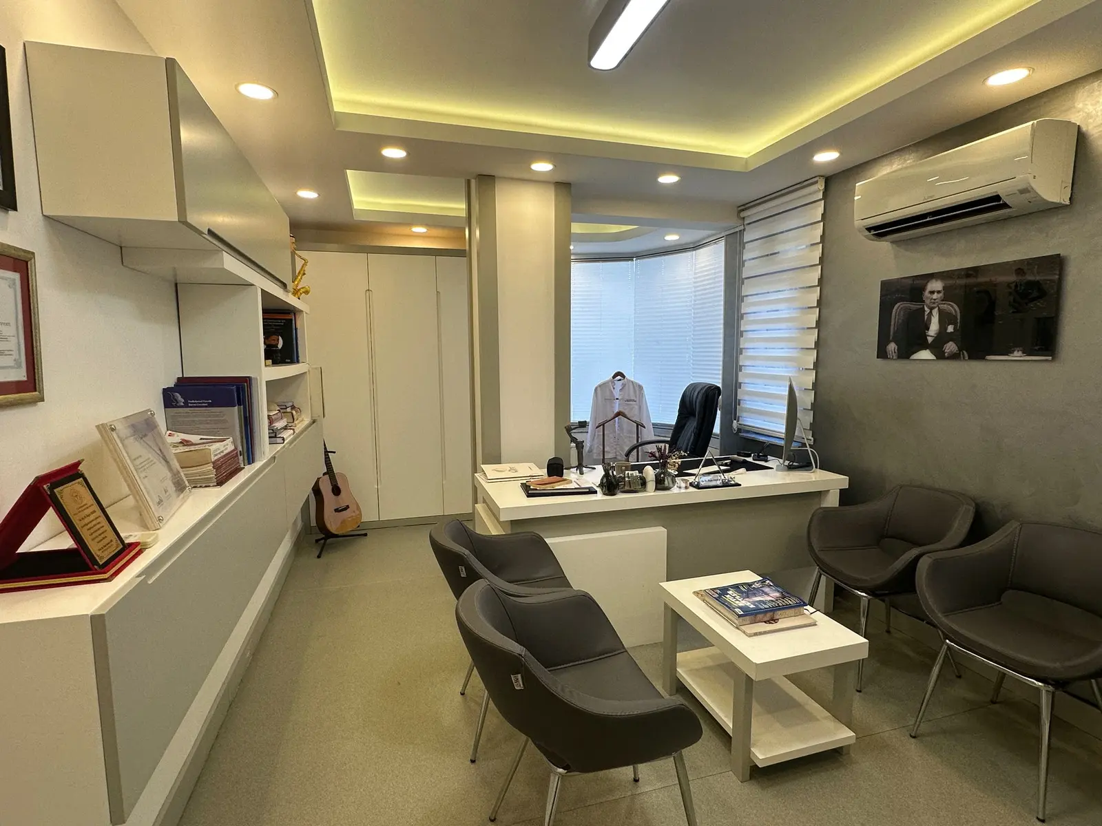 Clinic-provided photograph of Dr Özgür Erdem