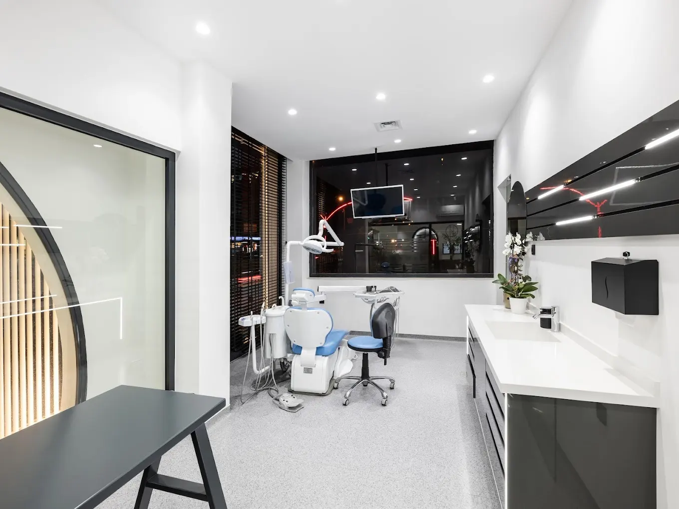 Clinic-provided photograph of 322 Adana Dental Clinic