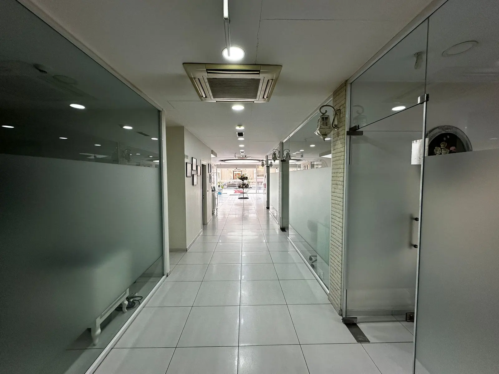 Von der Klinik bereitgestelltes Foto von Dr. Umut Şimşek Zahnklinik