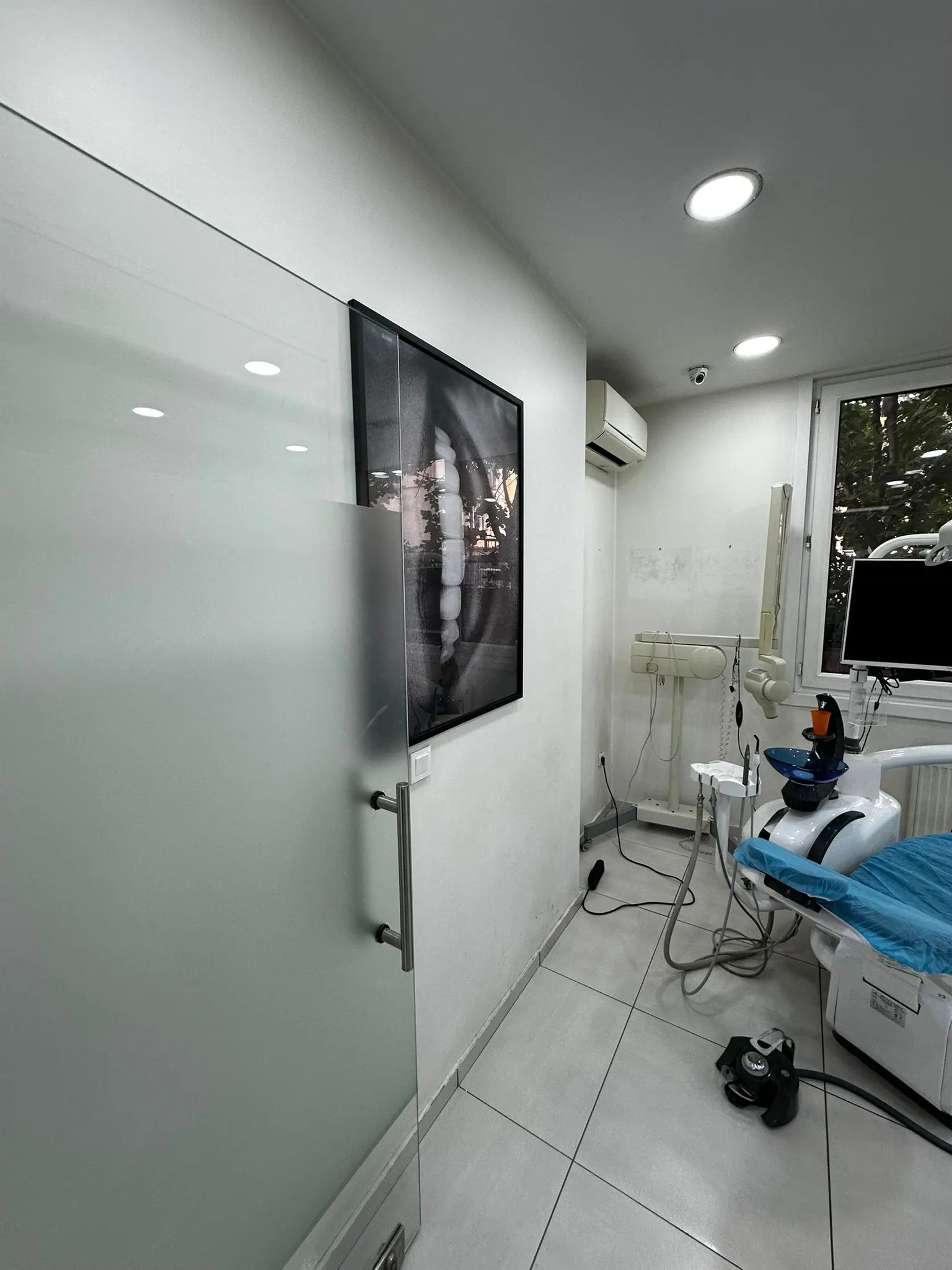 Von der Klinik bereitgestelltes Foto von Dr. Umut Şimşek Zahnklinik