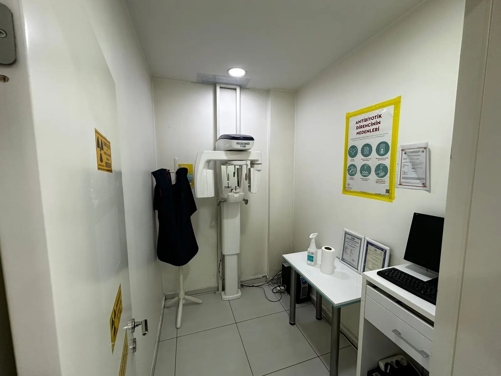 Von der Klinik bereitgestelltes Foto von Dr. Umut Şimşek Zahnklinik