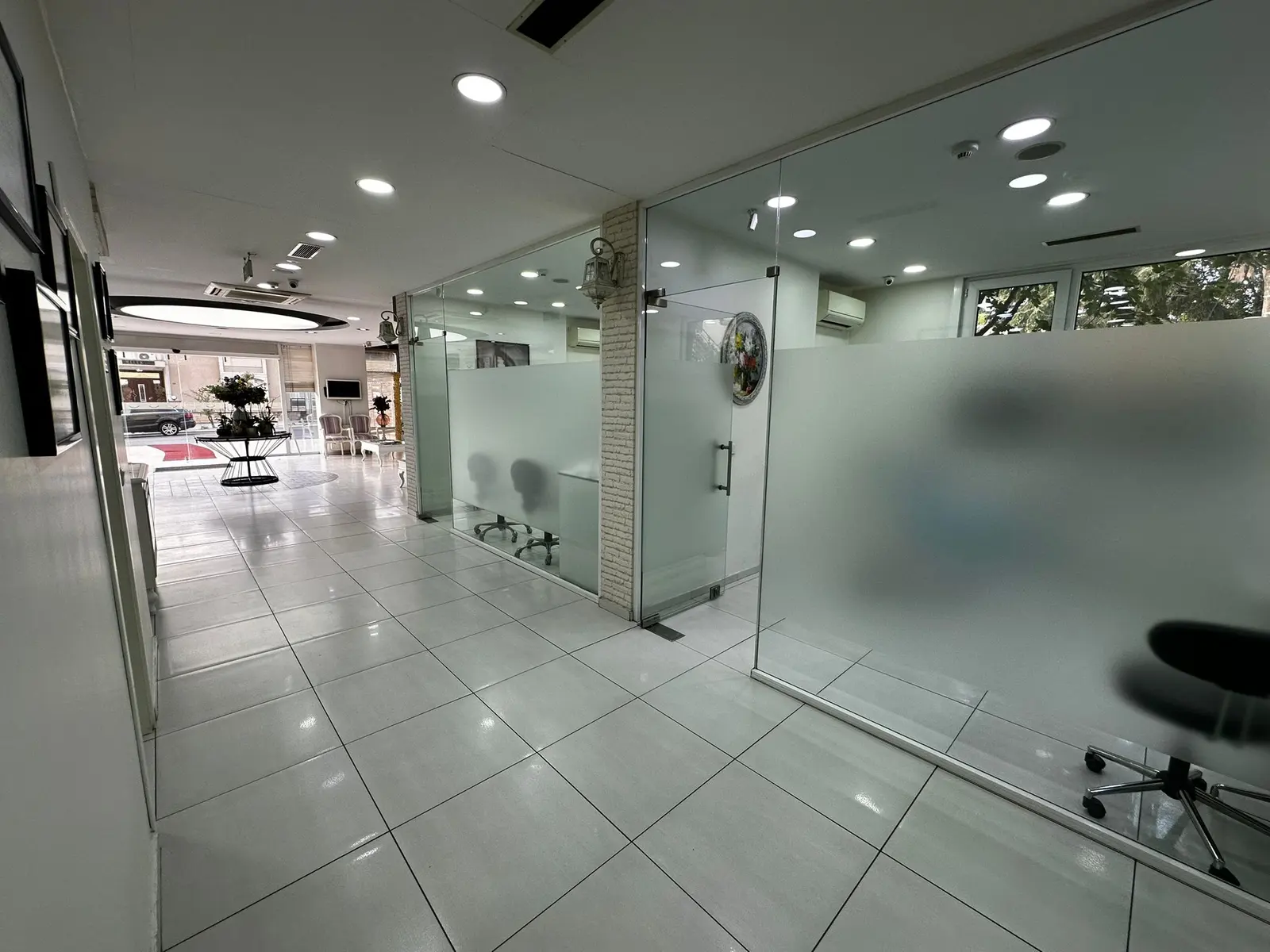 Von der Klinik bereitgestelltes Foto von Dr. Umut Şimşek Zahnklinik