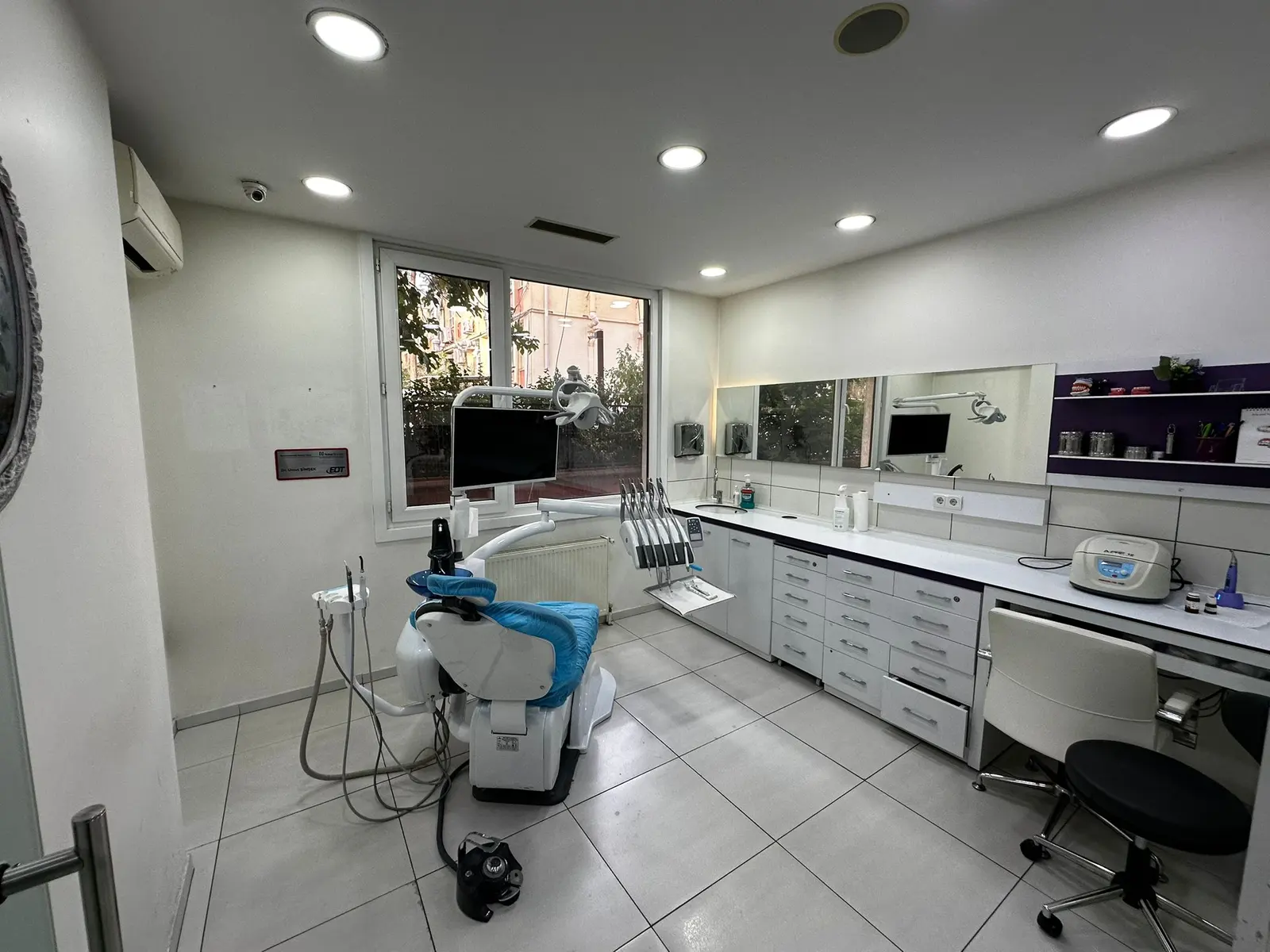 Von der Klinik bereitgestelltes Foto von Dr. Umut Şimşek Zahnklinik