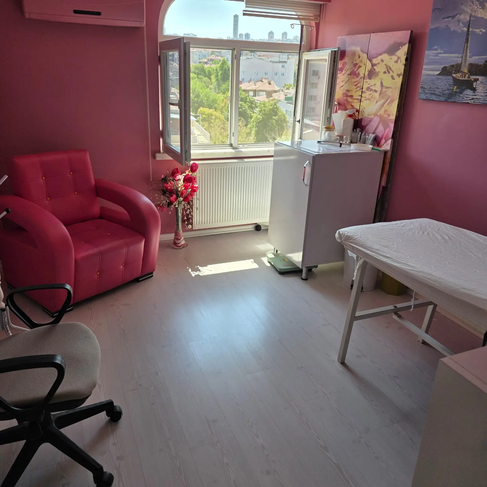 Clinic-provided photograph of Dr Ebru Akçakanat