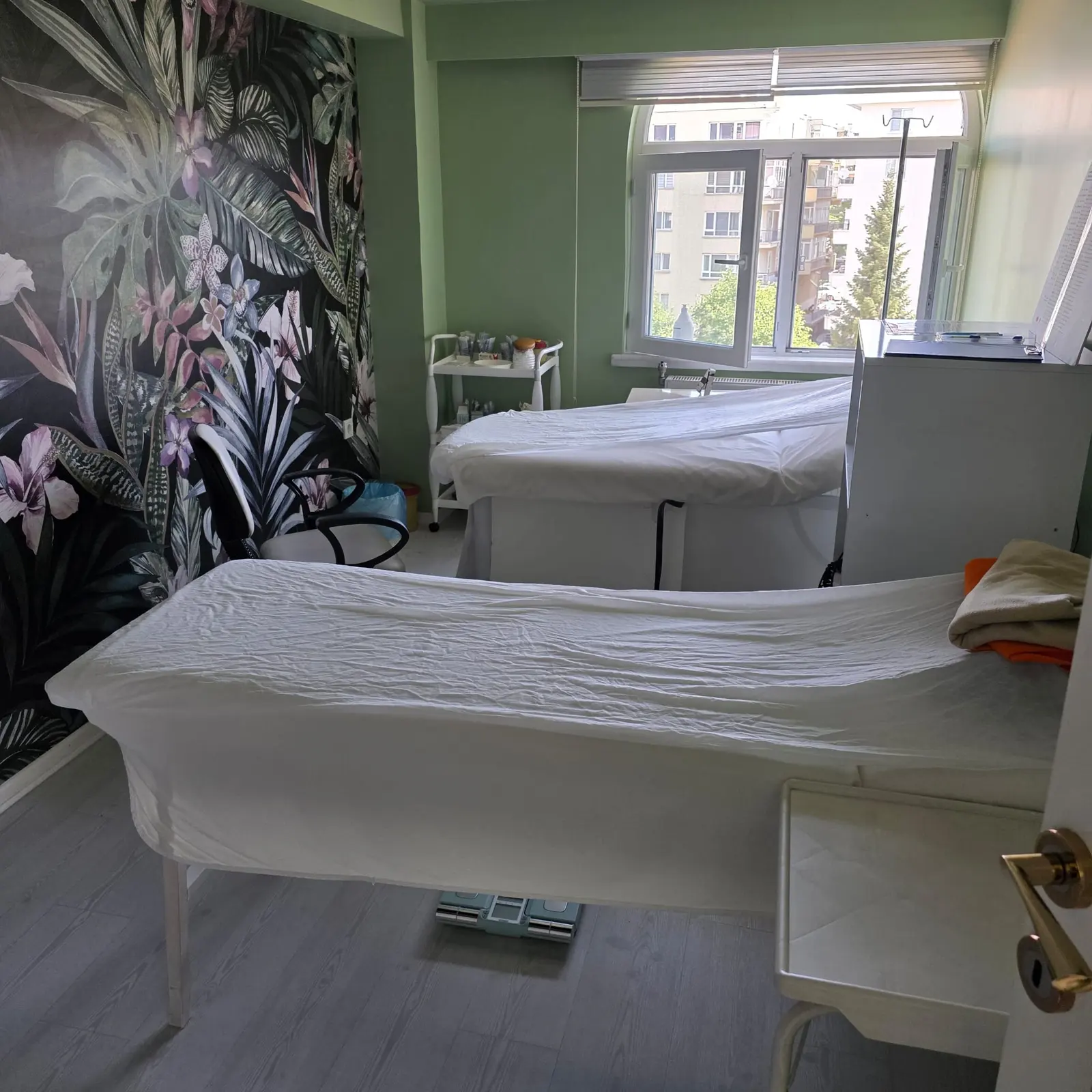 Clinic-provided photograph of Dr Ebru Akçakanat