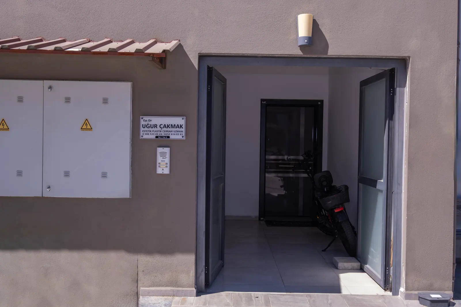 Von der Klinik bereitgestelltes Foto von Dr. Uğur Çakmak