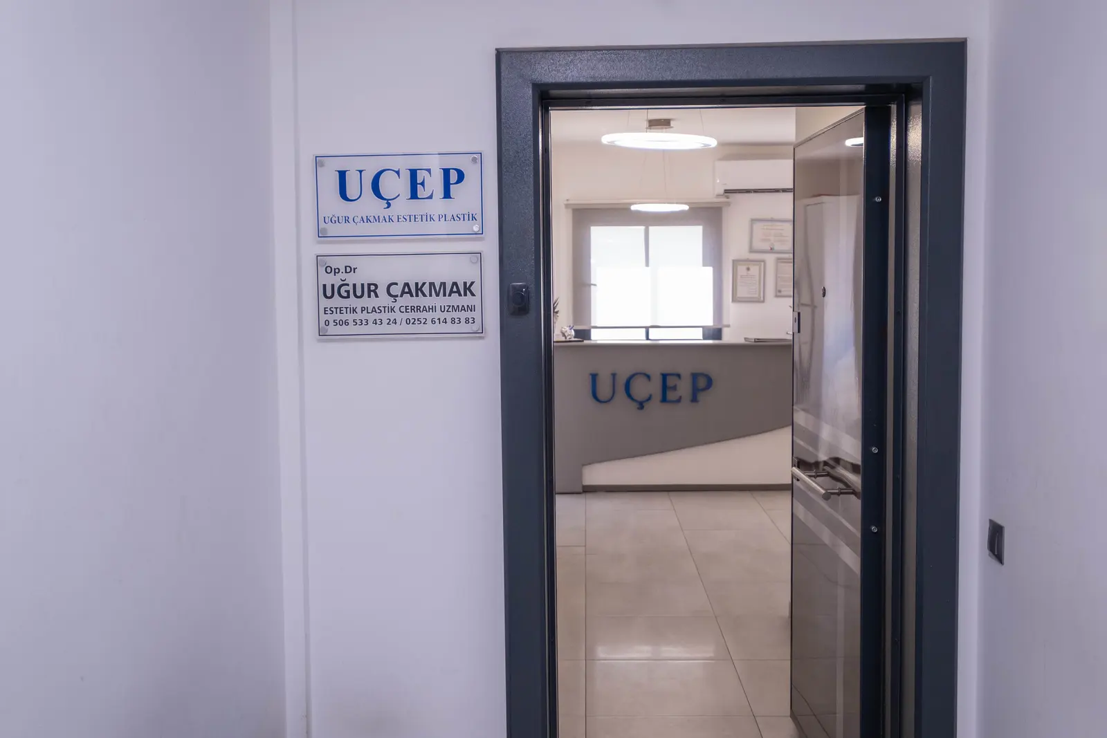 Von der Klinik bereitgestelltes Foto von Dr. Uğur Çakmak
