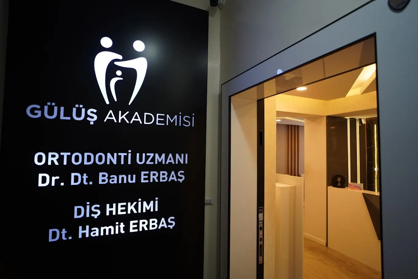 Clinic-provided photograph of Eskişehir Gülüş Akademisi Dental Clinic