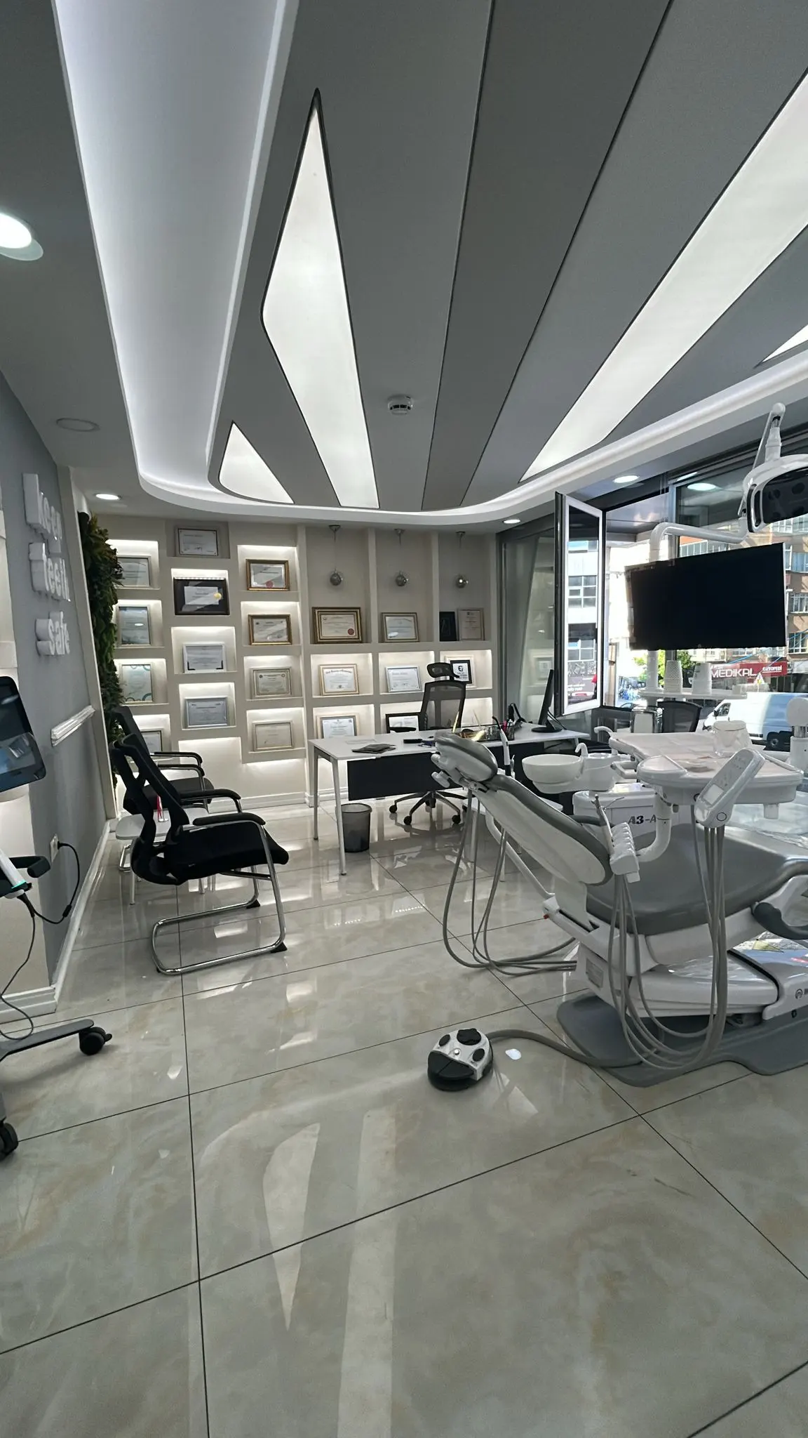 Clinic-provided photograph of Gürses Dental
