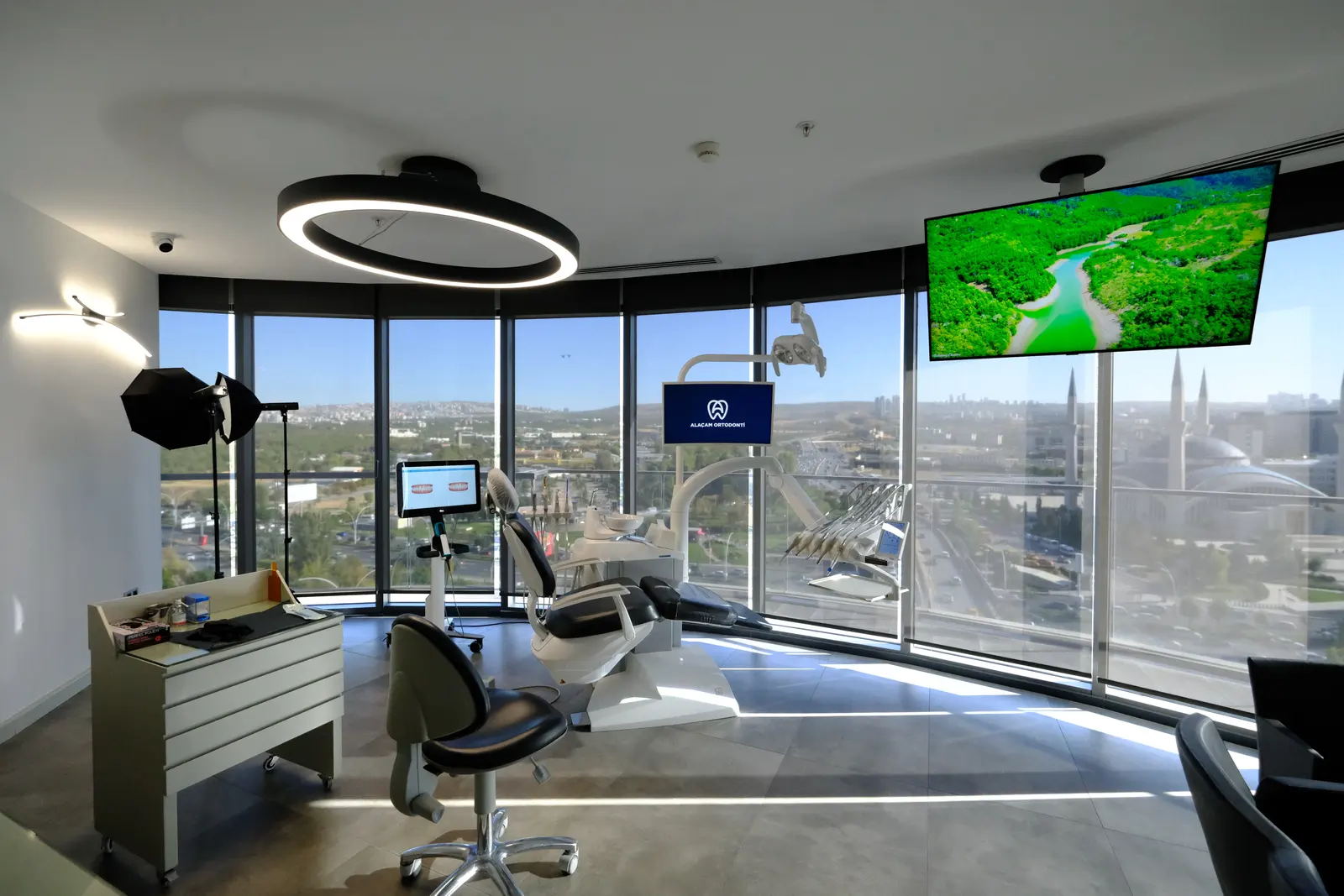 Clinic-provided photograph of Alaçam Dental Clinic