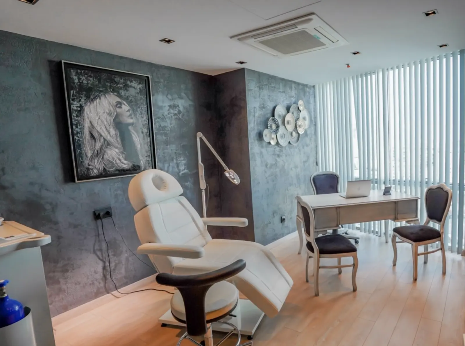 Clinic-provided photograph of Dr Ercan Demirbağ
