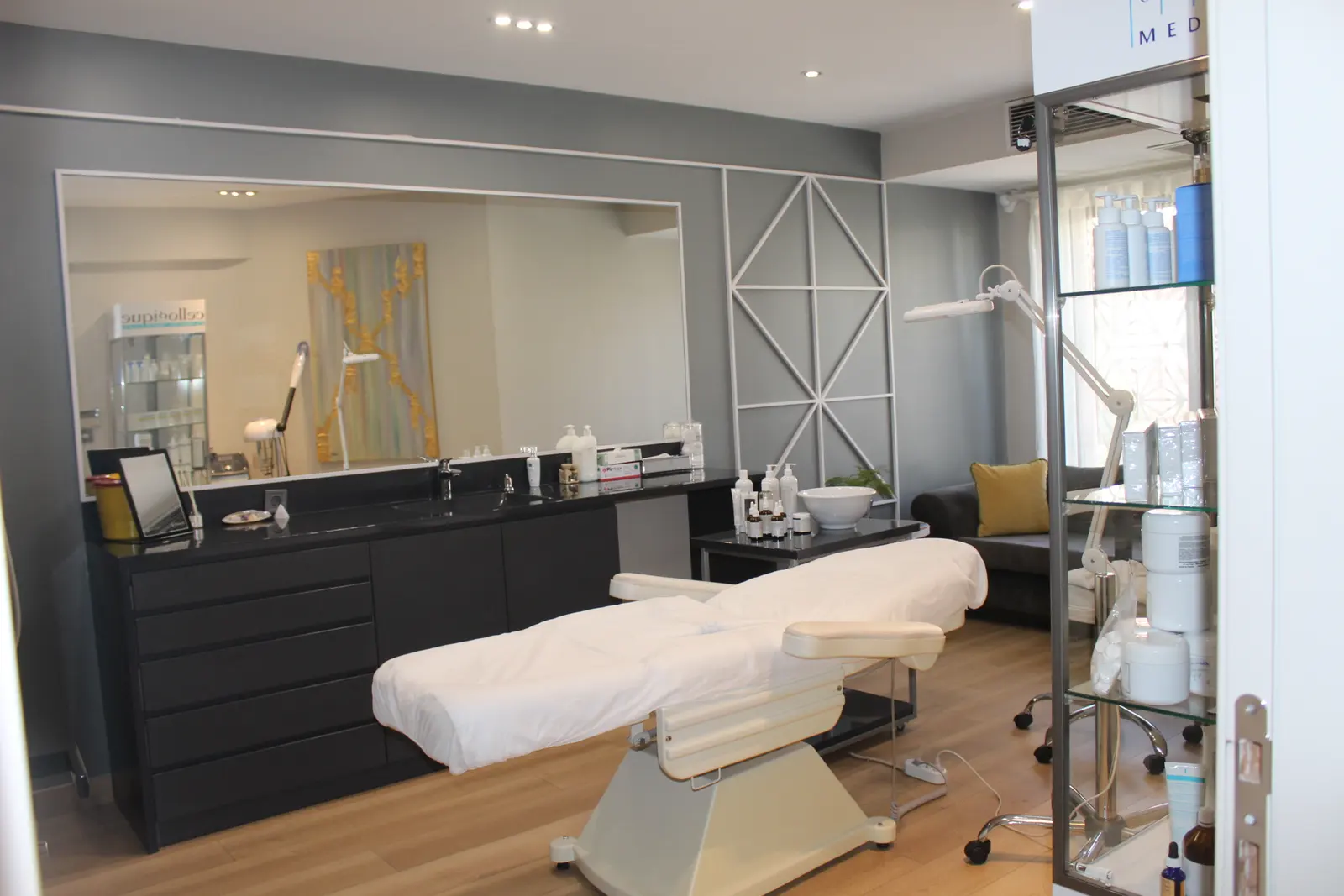 Von der Klinik bereitgestelltes Foto von Dr. Dilek Savcılı