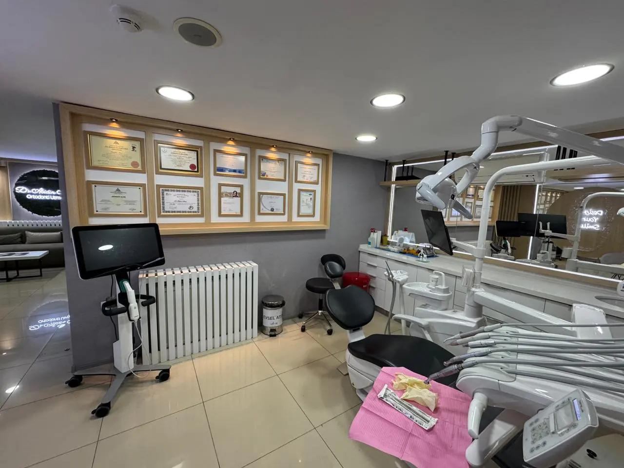 Clinic-provided photograph of 212 Dental